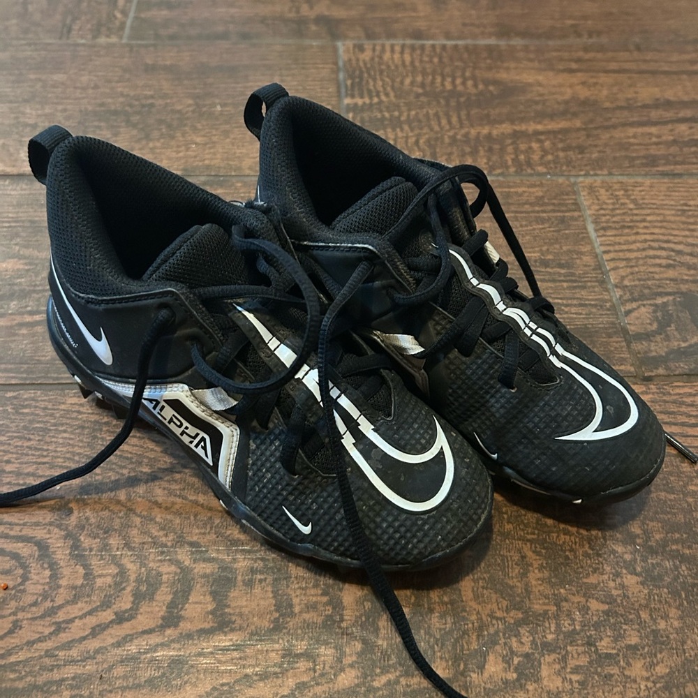 Youth Nike Kids Football Alpha Menace 3 Black and White Cleats size 1